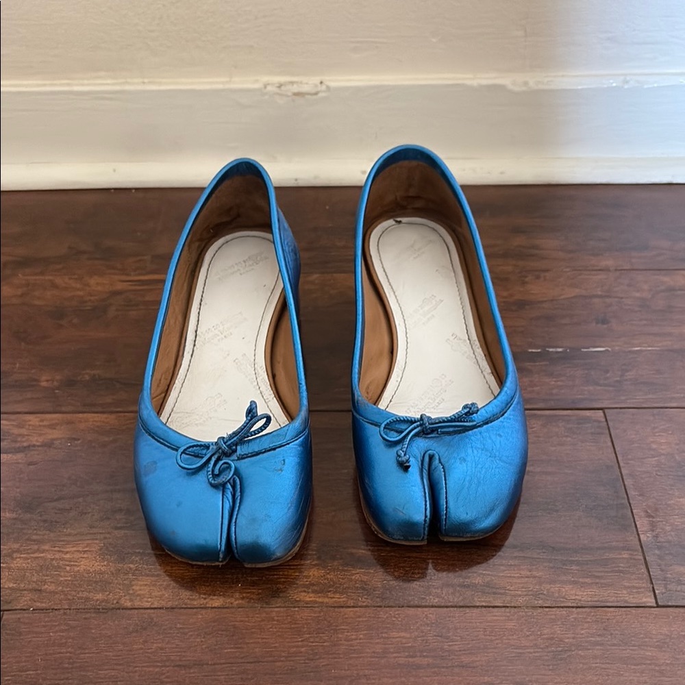 Margiela Heeled Tabi Ballet Flats with Bow Detail